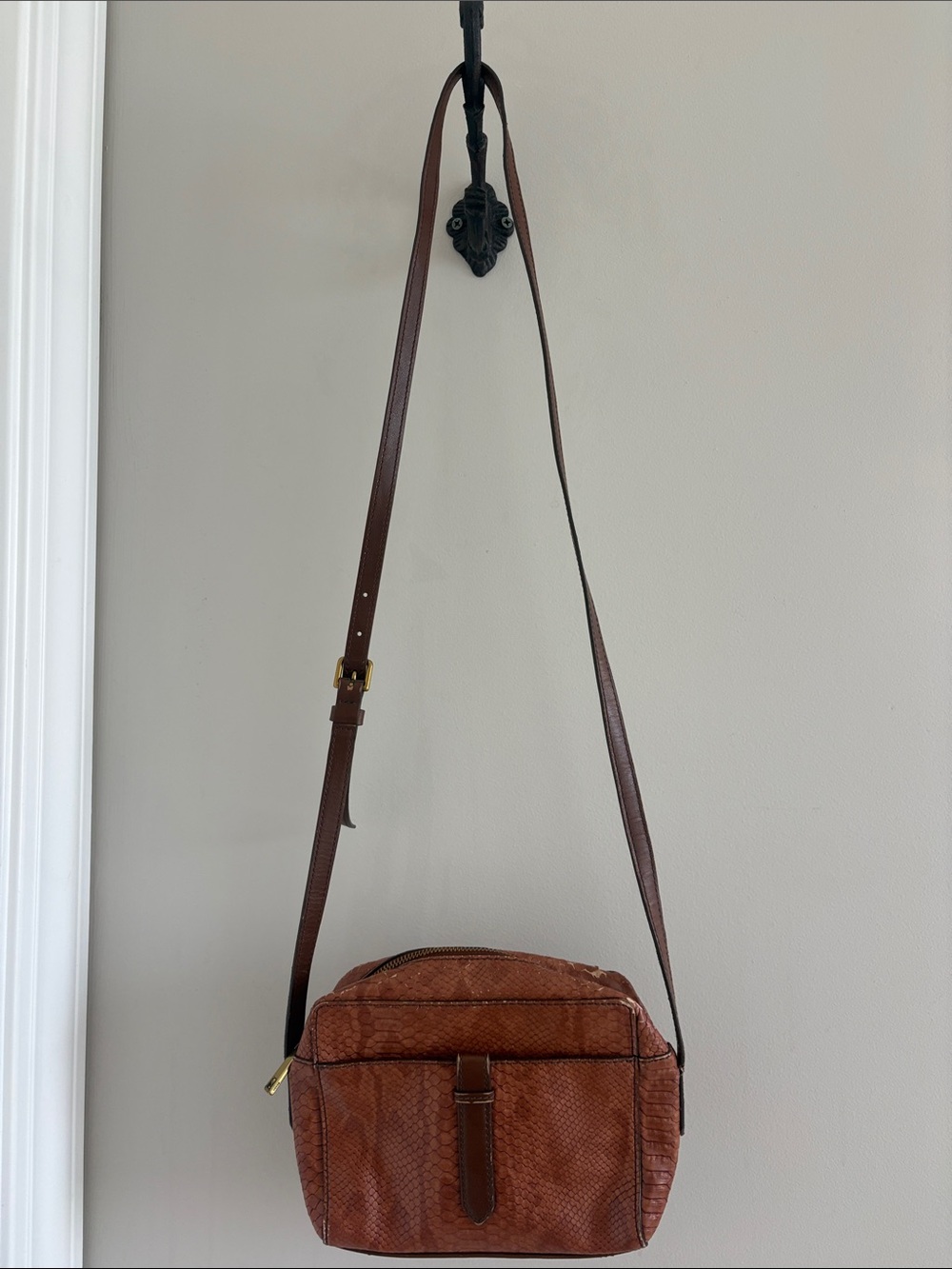 Fossil Croc-Effect/Snake-Embossed Leather Messenger Crossbody Bag